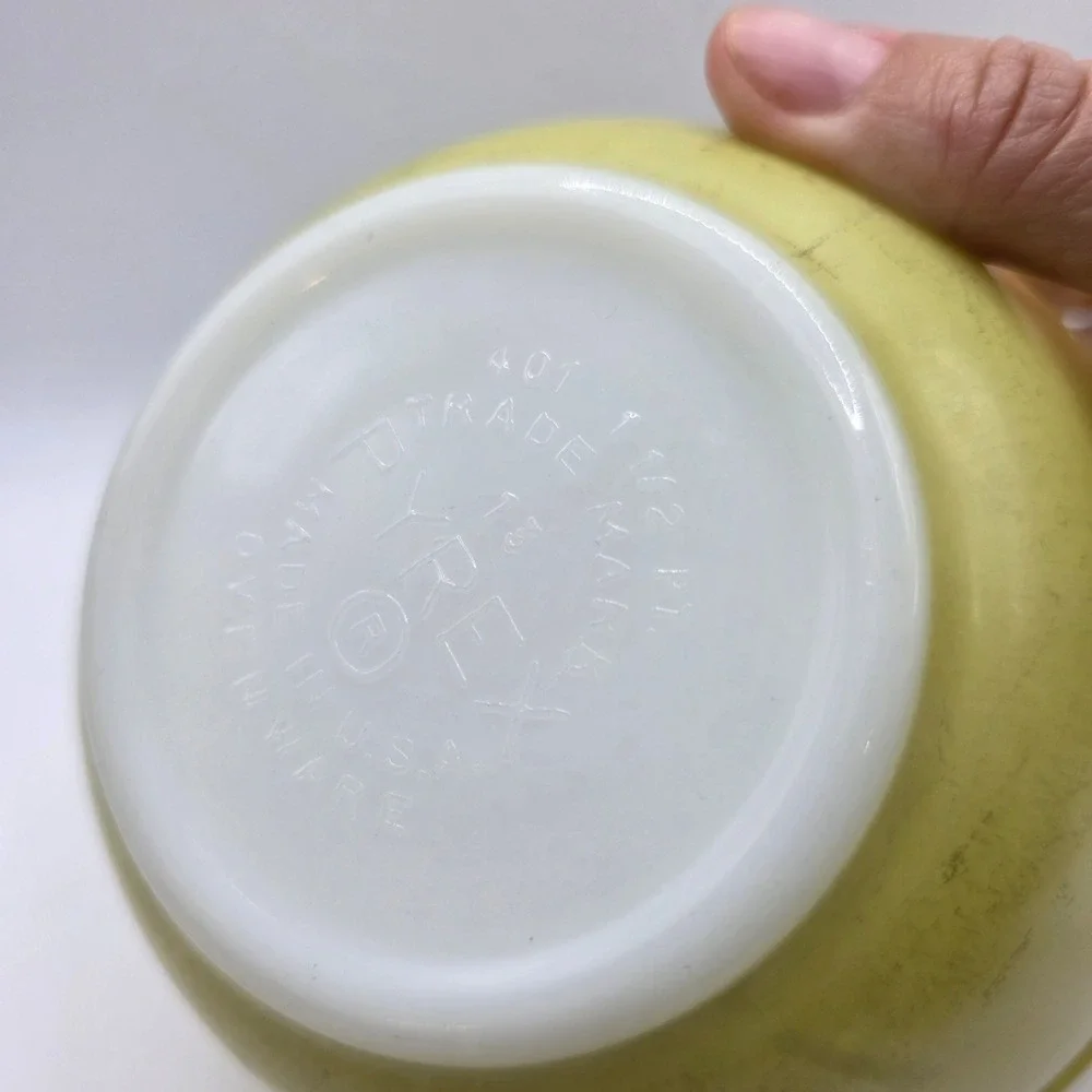 Vintage Pyrex 401 Chartreuse Yellow 1.5 Pt Mixing Bowl Made in USA MCM Glass